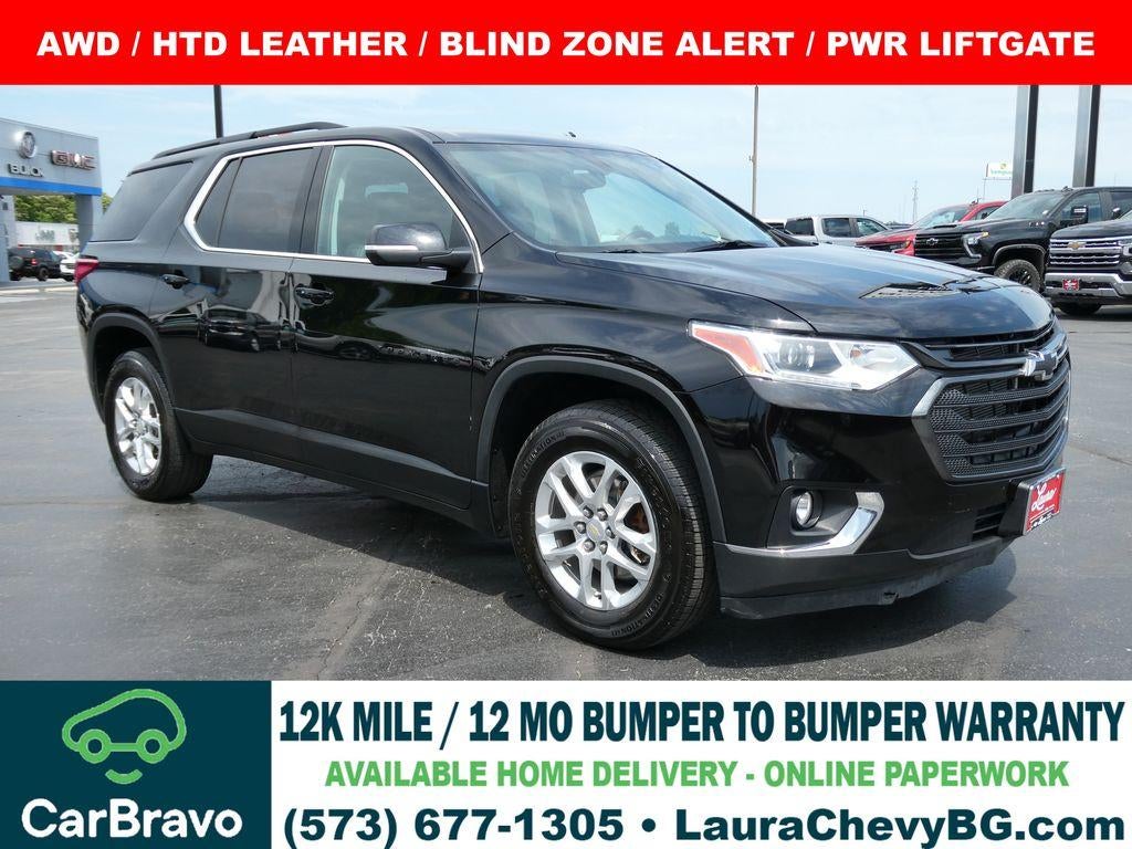 2021 Chevrolet Traverse LT Leather in Mosaic Black Metallic — front three-quarter view